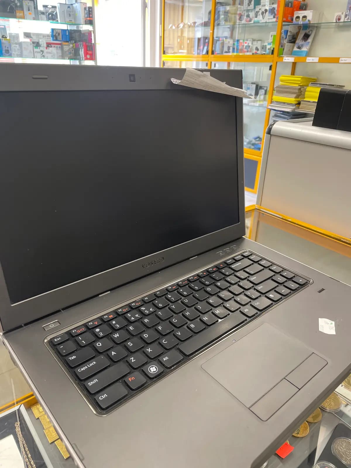 Komp DELL Vostro 3560 4/298 HHD