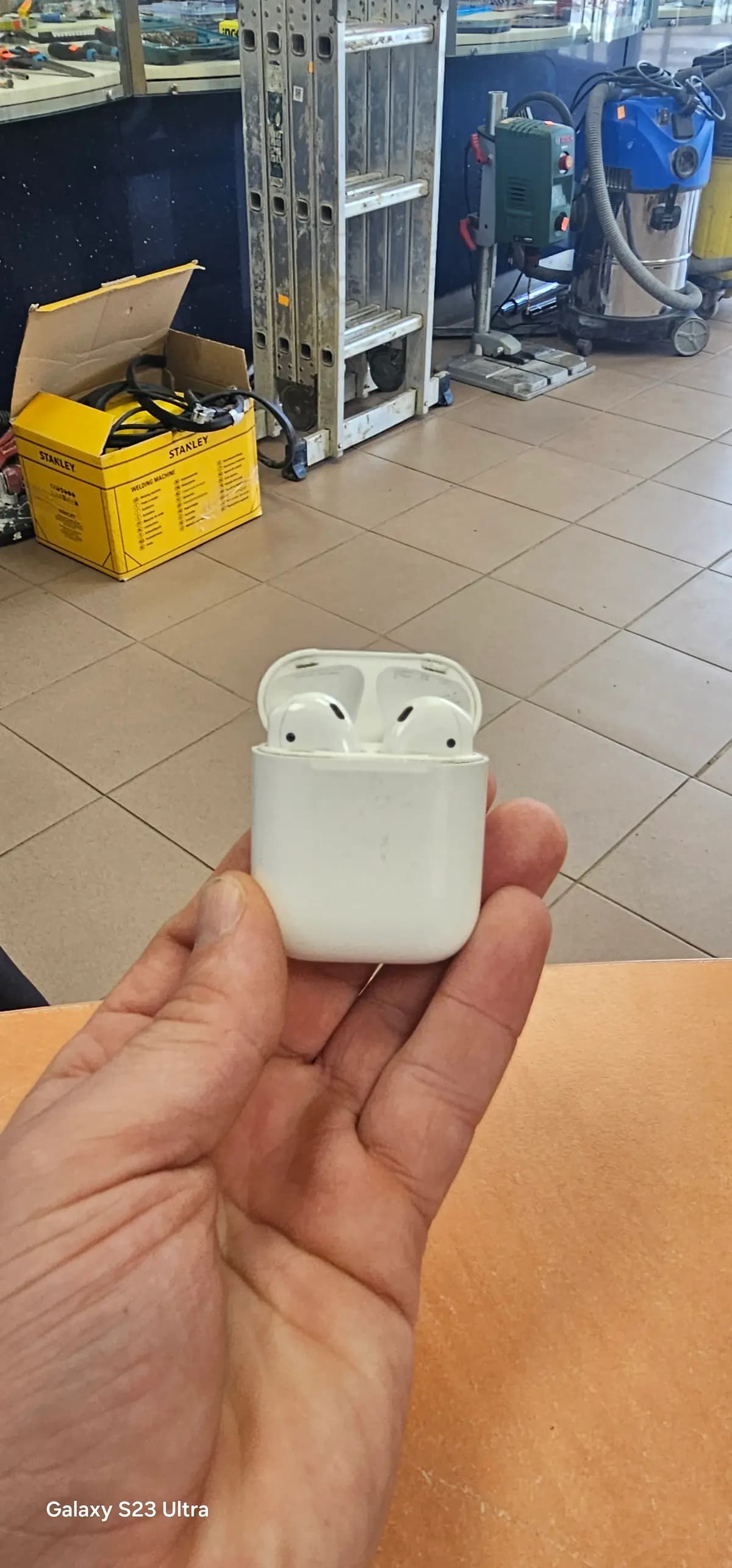 Apple AirPods EMC 2862