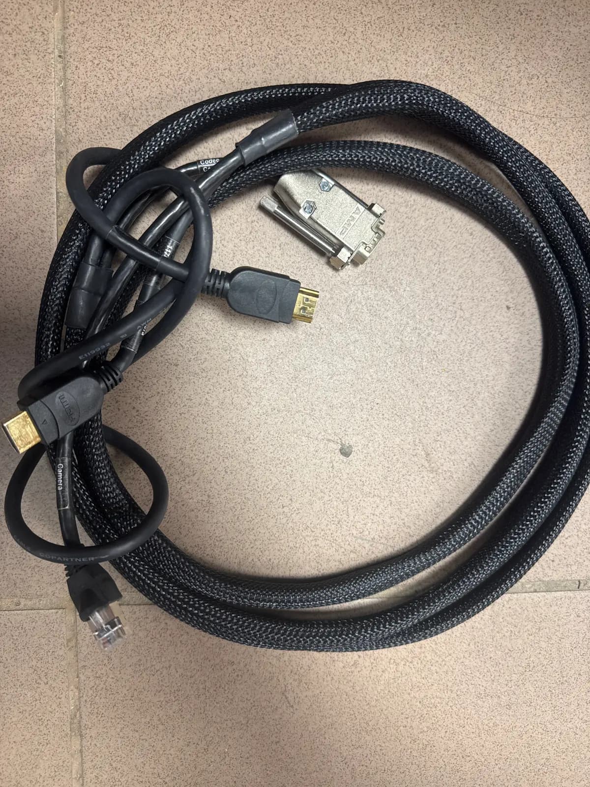 Kombinuotas HDMI / DVI / RJ45 kabelis