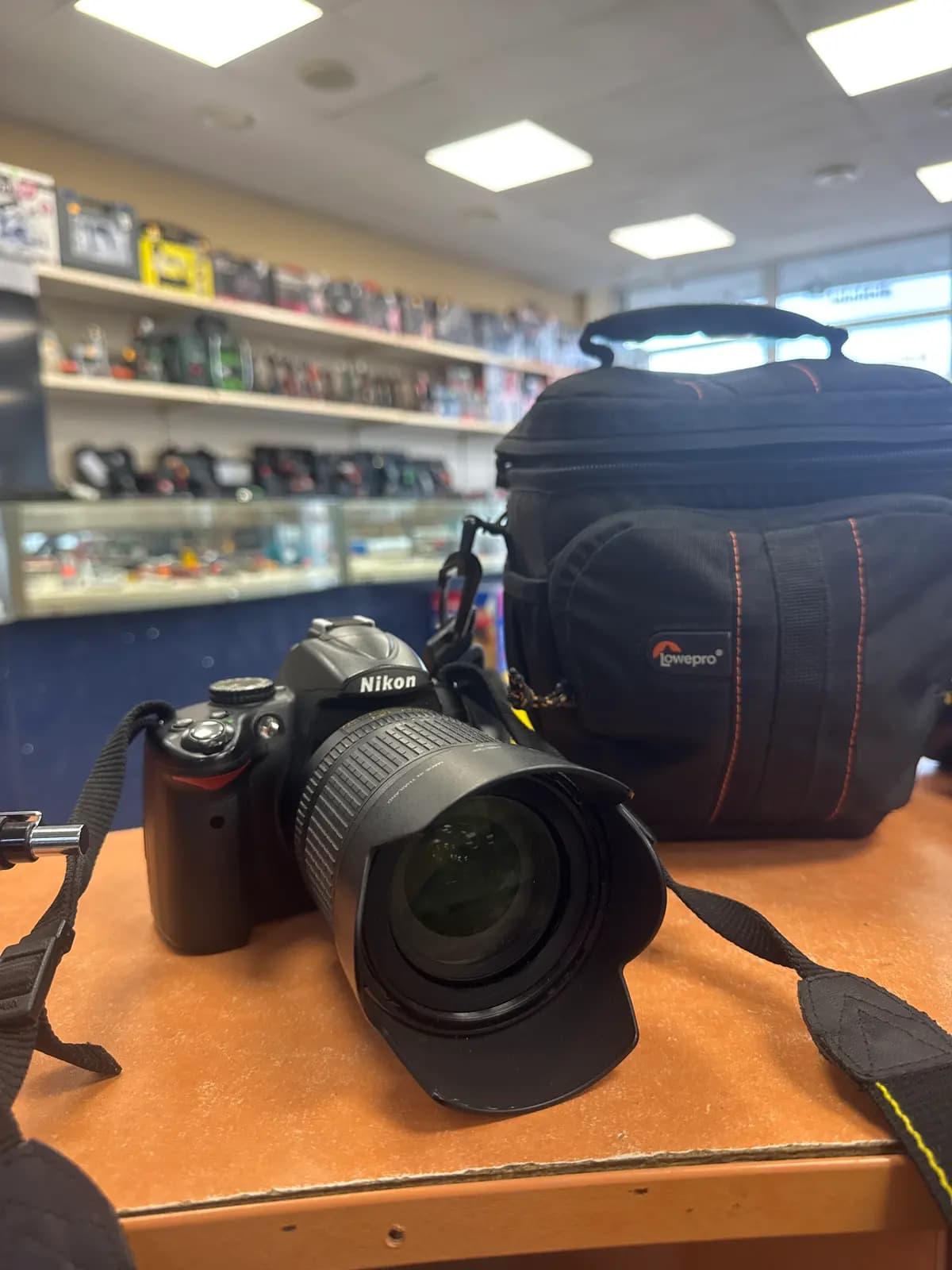 Fotoapparatas Nikon D5000 (su krepšiu ir įkrovikliu)