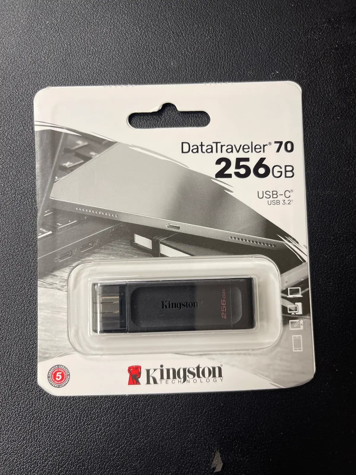 Kingston DataTraveler 70 USB atmintinė, 256GB, USB-C, USB 3.2 Gen 1, juoda