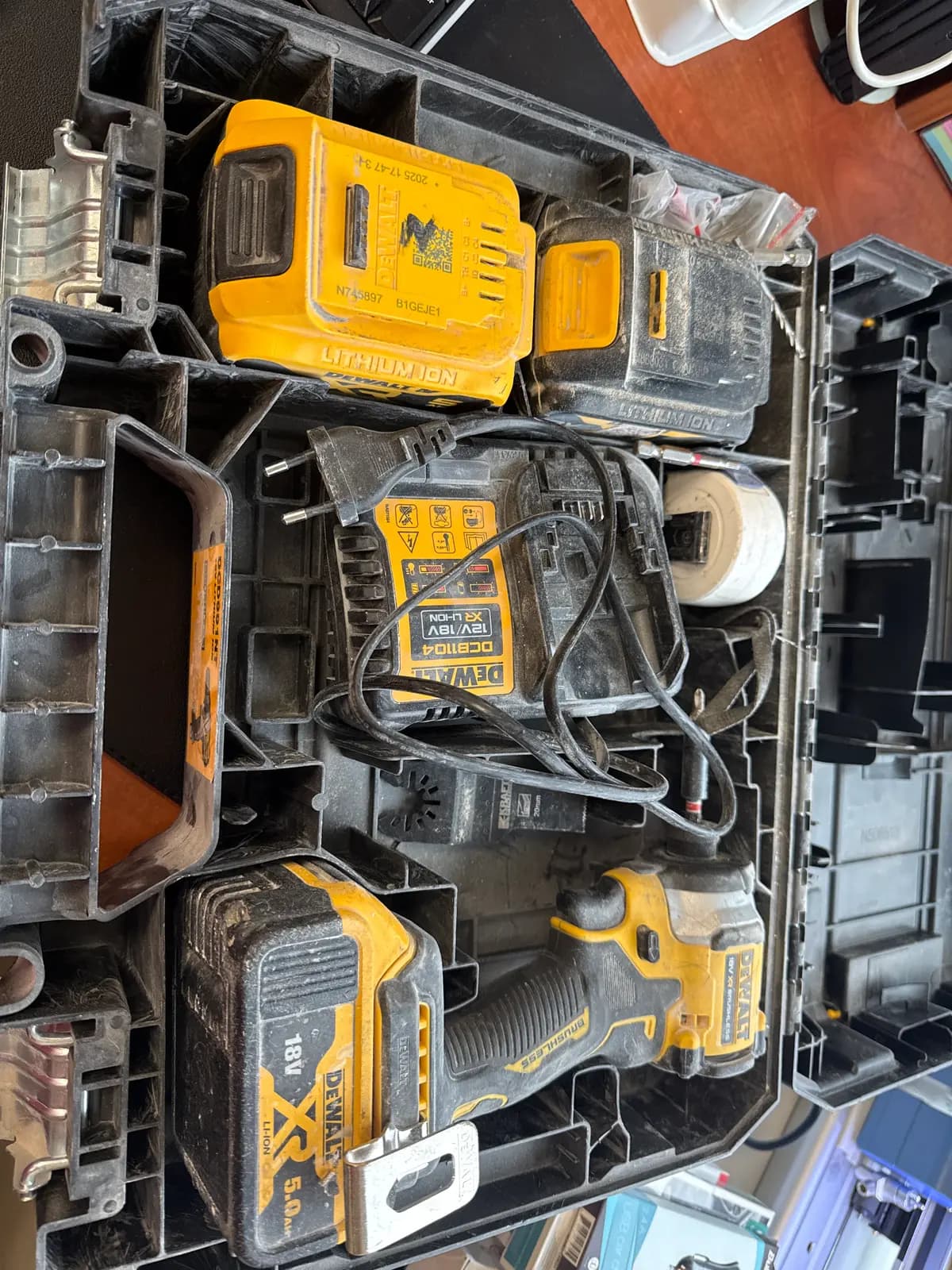 DEWALT DCD991NT 18 V gręžtuvas-suktuvas su 3 akum