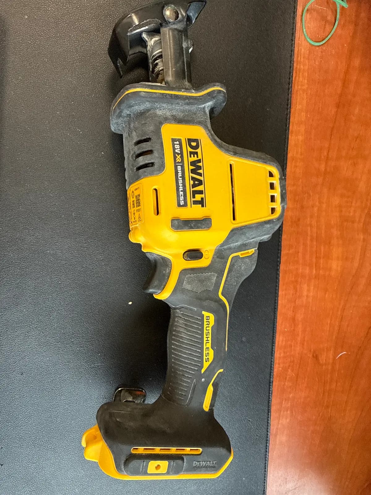 Tiesinis pjuklas 18v DeWAlt be akum