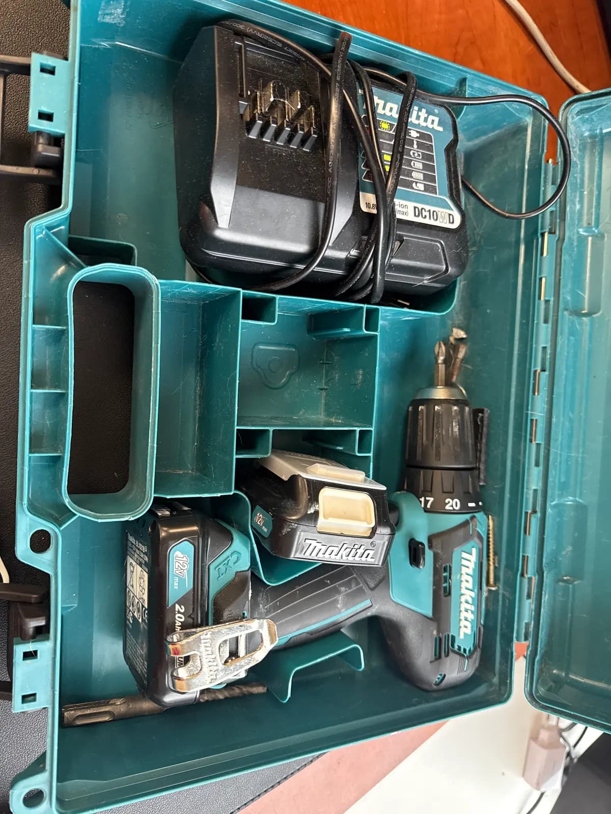 Akumuliatorinis gręžtuvas Makita DF333DWAE, 12 V, 2 Ah.