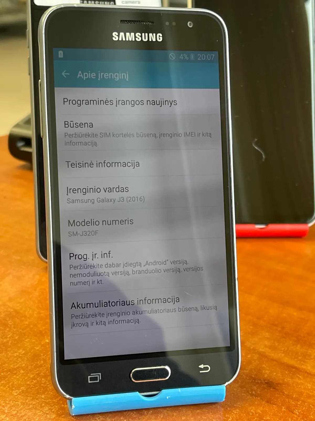 Samsung j3 2016 1.5/8gb,2600mAh