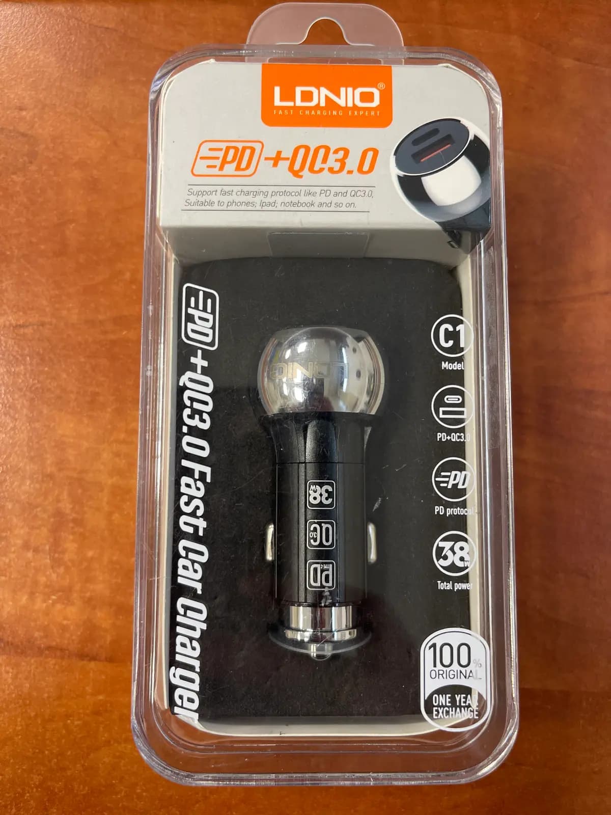 LDNIO automobilinis USB ir USB-C įkroviklis su „Lightning“ kabeliu (C1, USB-C į „Lightning“)