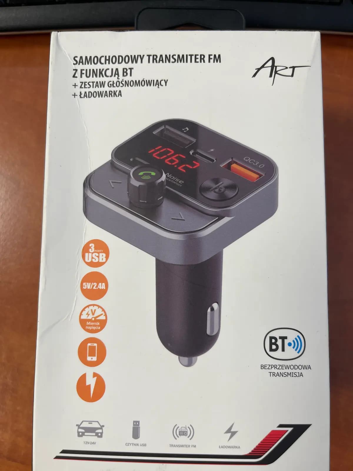 FM MP3 siųstuvas su „Bluetooth 5.0“, USB-A QC 3.0 ir USB-C jungtimis, bendra galia 30 W