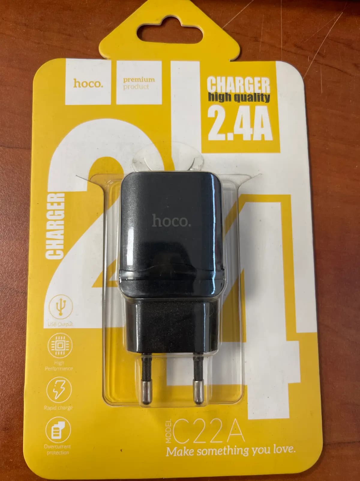 Įkroviklis HOCO su USB jungtimi (2.4A)