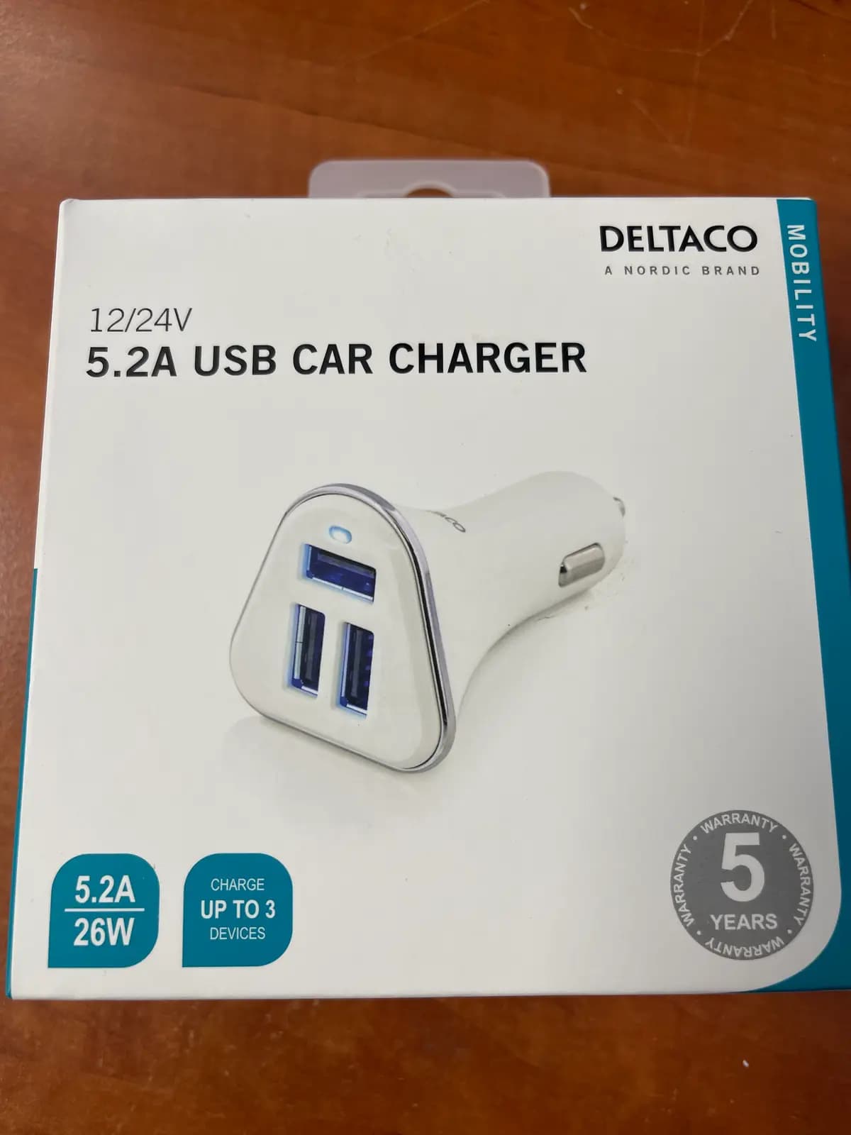 Auto įkroviklis DELTACO 5.2A, 3xUSB, baltas / USB-CAR102