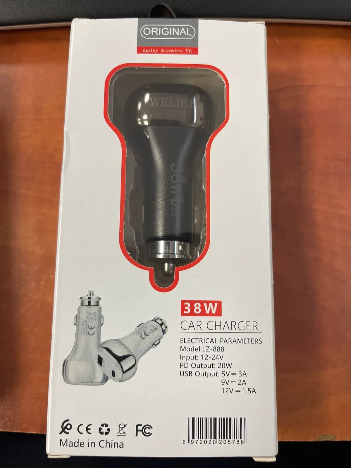 TRADESOR D35 automobilinis įkroviklis, USB-A, USB-C, 38 W, juodas