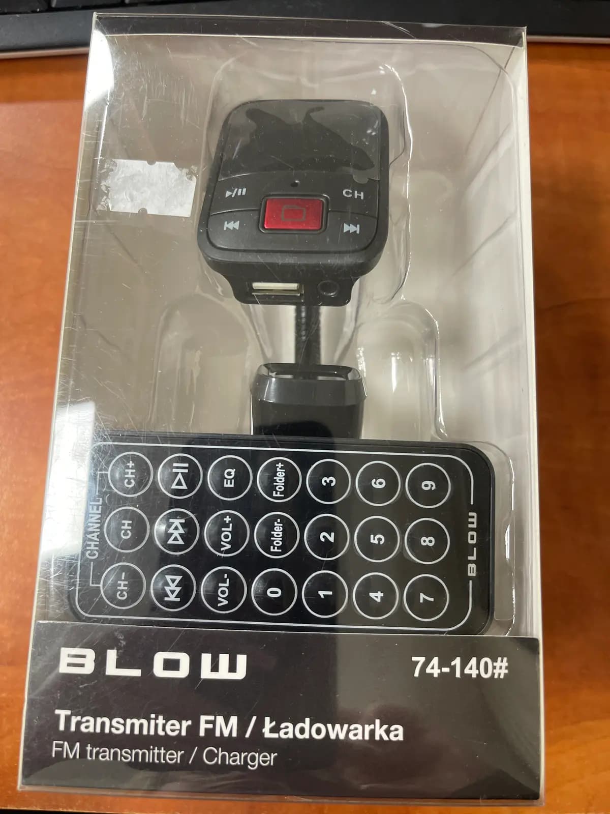 BLOW FM siųstuvas su USB jungtimi ir 2,1 A įkrovikliu